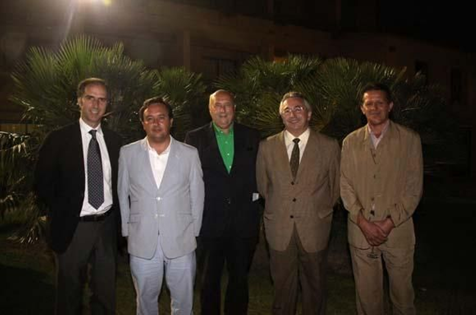 Alfredo Chávarri (Andalucía Económica), Juan Carlos Carmona (Guadacorte Park), Nicolás Barroso (Cepsa), Miguel González Saucedo, presidente de la Confederación de Empresarios de Cádiz, y el parlamentario andaluz Jose Luis Blanco.

Foto: Vanessa Perez