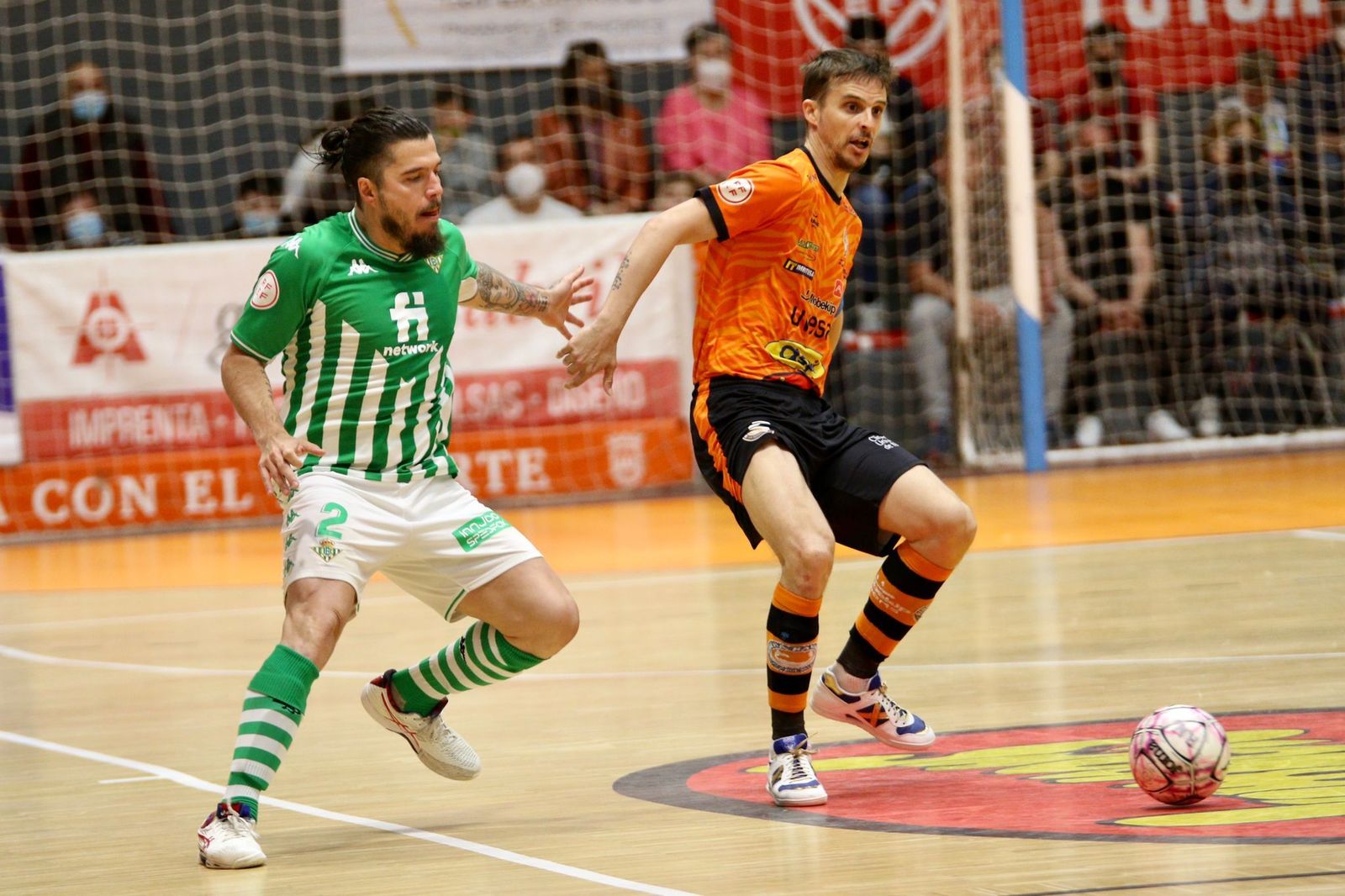 Jackson, autor de los dos goles verdiblancos, durante el partido en Tudela.