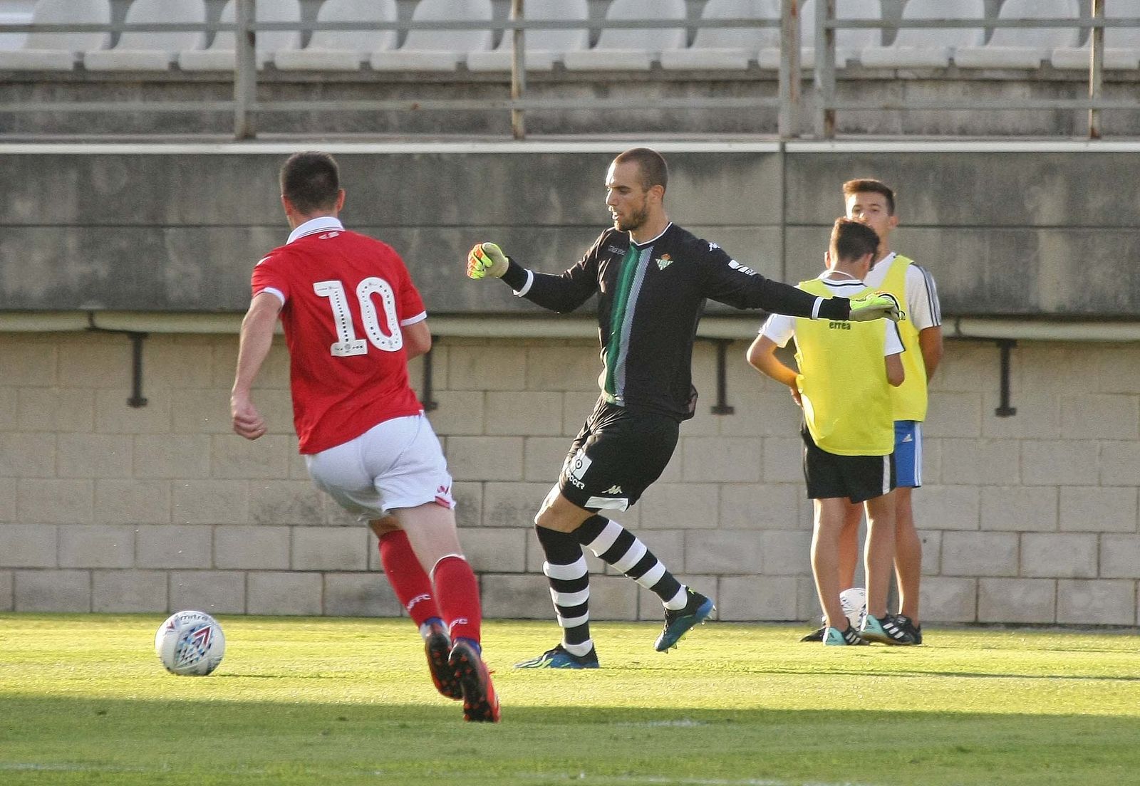 El amistoso Real Betis-Nottingham Forest, en imágenes