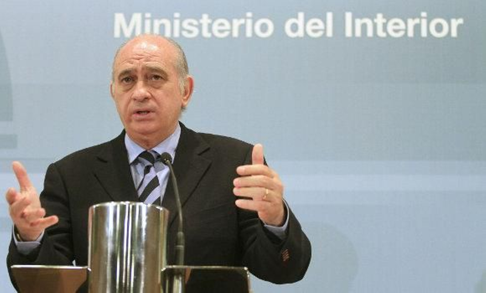 Fernández Díaz: "Si demuestran que hay medios más eficaces que la concertina, rectificaremos"