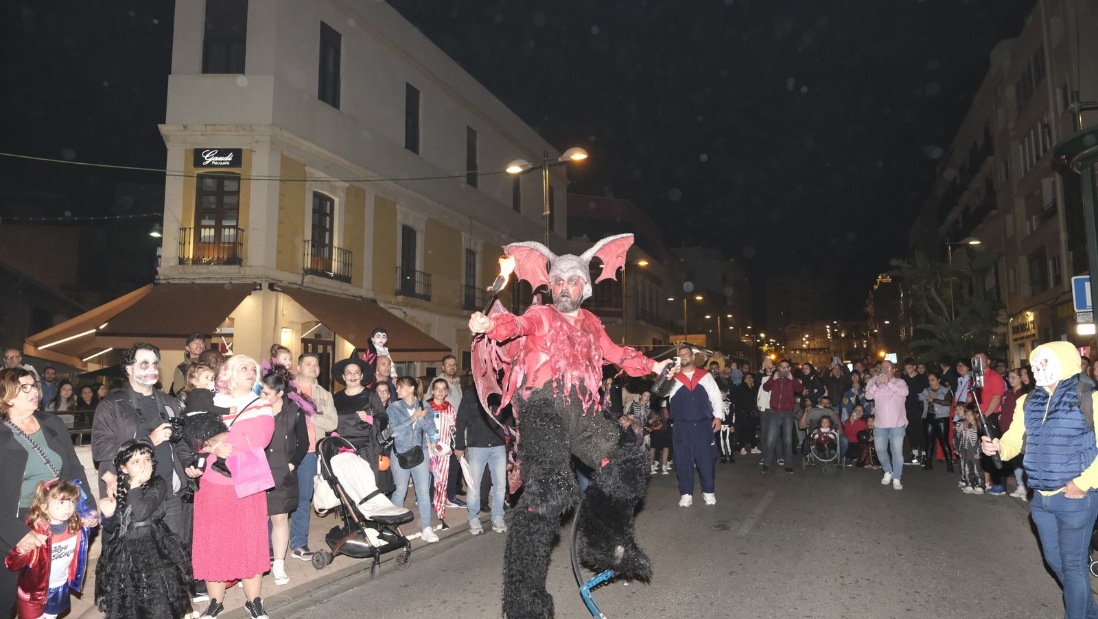 Imágenes de la Noche en Negro de Almería