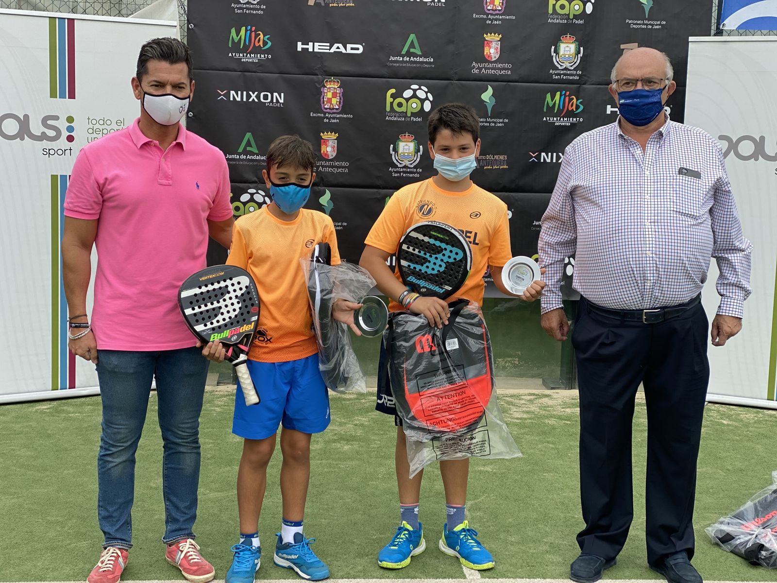 El isleño Darío Sánchez Vidal y su compañero, Hugo Gómez, campeones en la categoría Benjamín Masculino en el Campeonato Andaluz de Pádel para Menores.