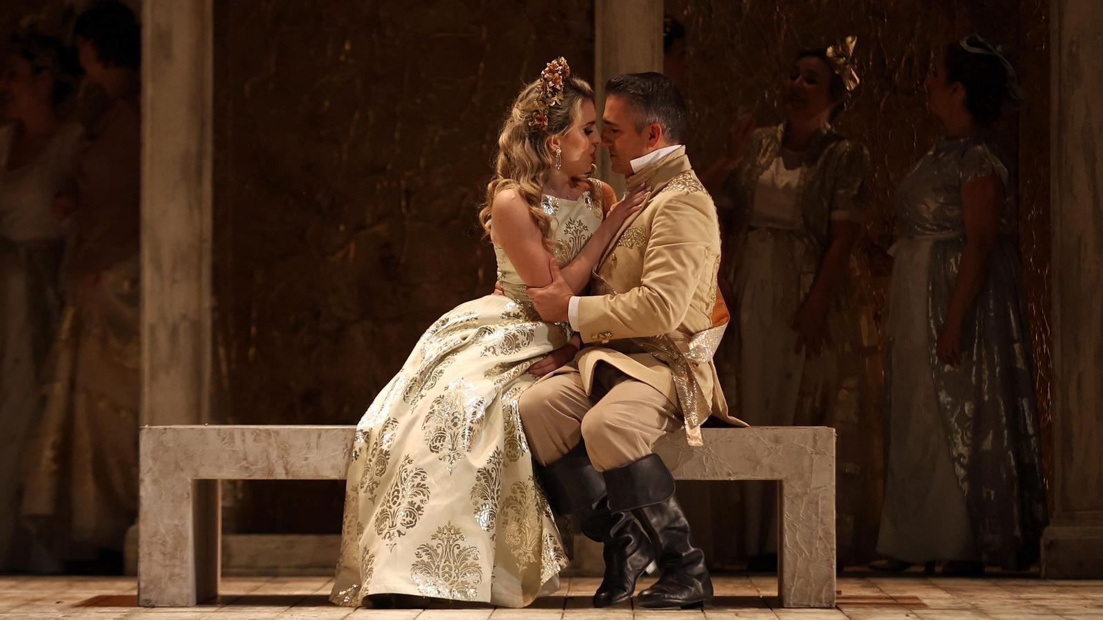 Imágenes de la ópera 'Don Gil de Alcalá' en el Teatro Villamarta de Jerez