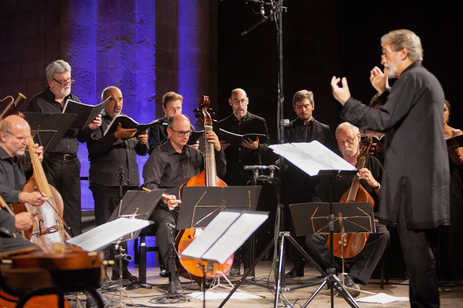 Savall al frente de sus conjuntos en la Abadía de Fontfroide (julio de 2018).