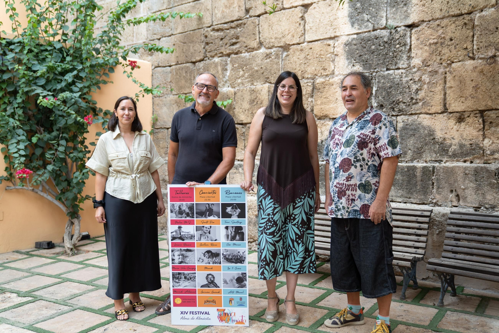 Francisco García, Almudena Morales y José Valdivia presentando ‘Alma de Almócita’.