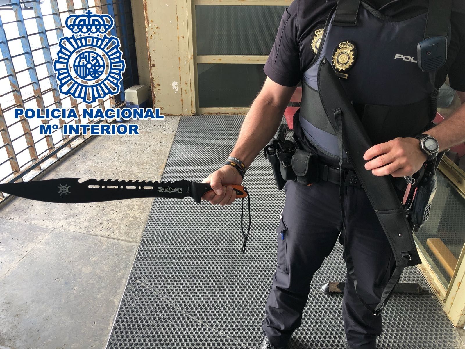 Imagen del arma requisada por los agentes.