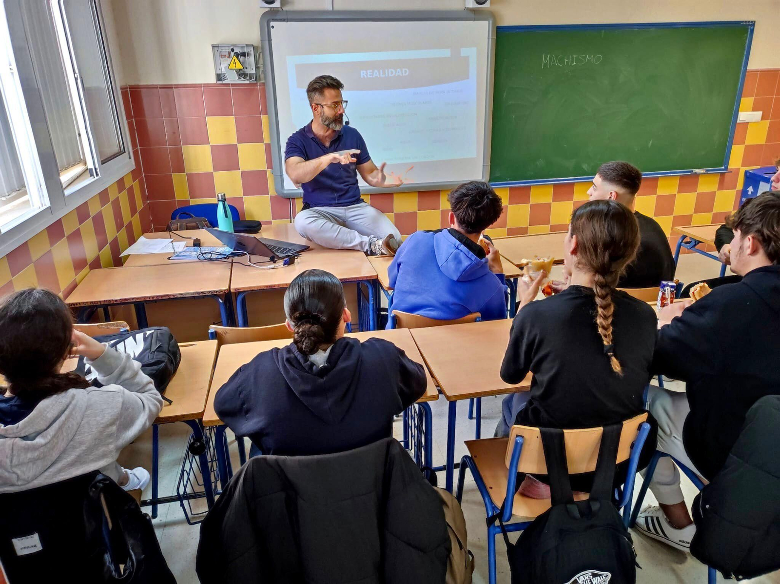 Borja Rodríguez, psicólogo y terapeuta sexual, durante una formación en un instituto. Borja Rodríguez, psicólogo y terapeuta sexual, durante una formación en un instituto.