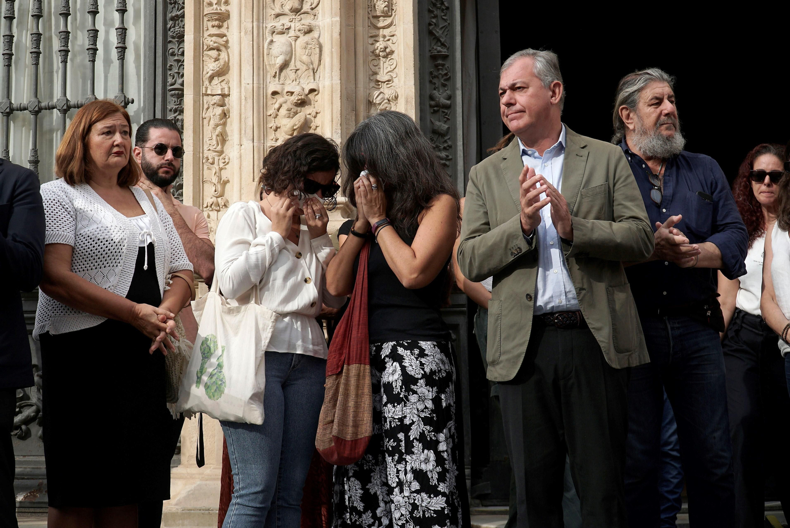 Minuto de silencio en Sevilla por la muerte de soldado sevillana Maya Villalobo