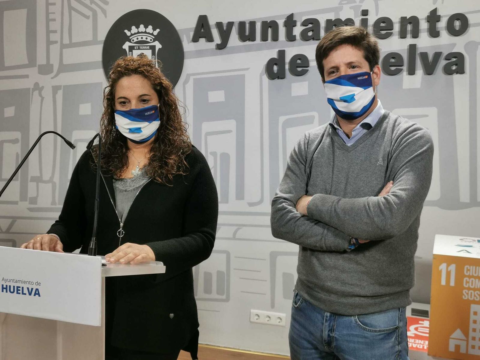 Noelia Álvarez junto a Guillermo García de Longoria del grupo municipal de Ciudadanos.
