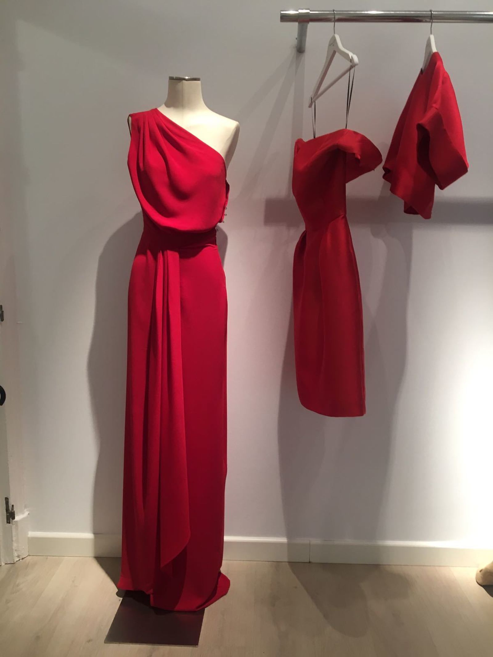 Diseños rojos pertenecientes a la última colección de Antonio García.