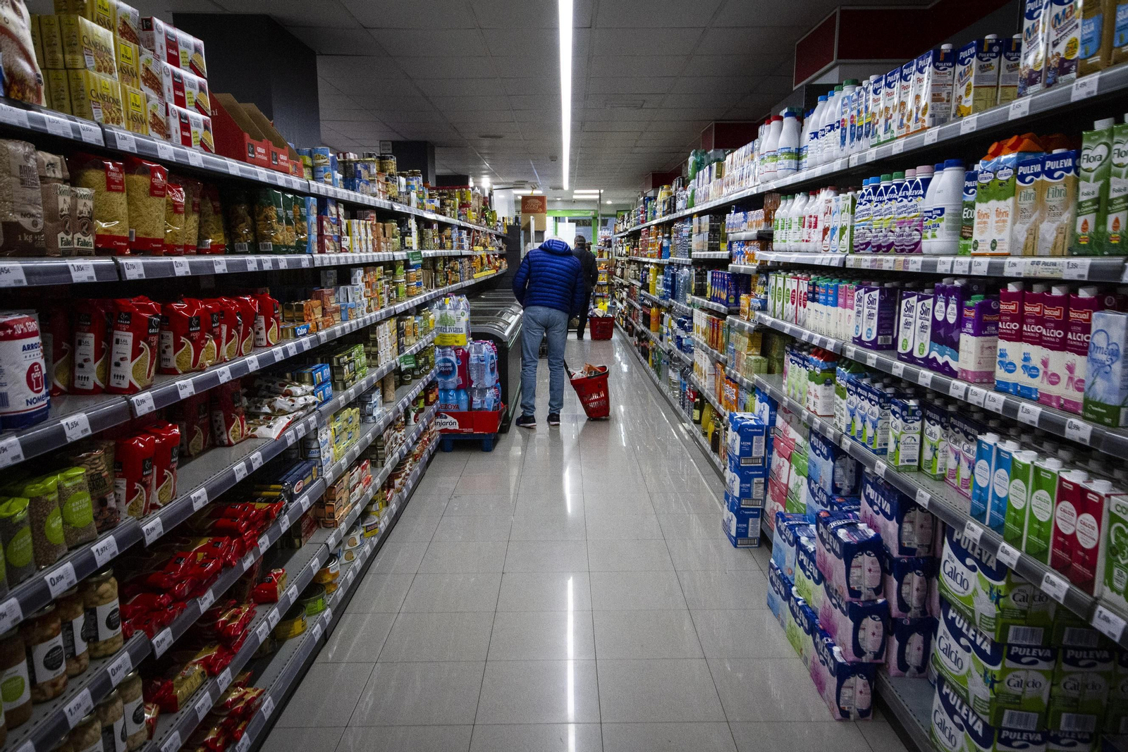 Clientes en un supermercado.