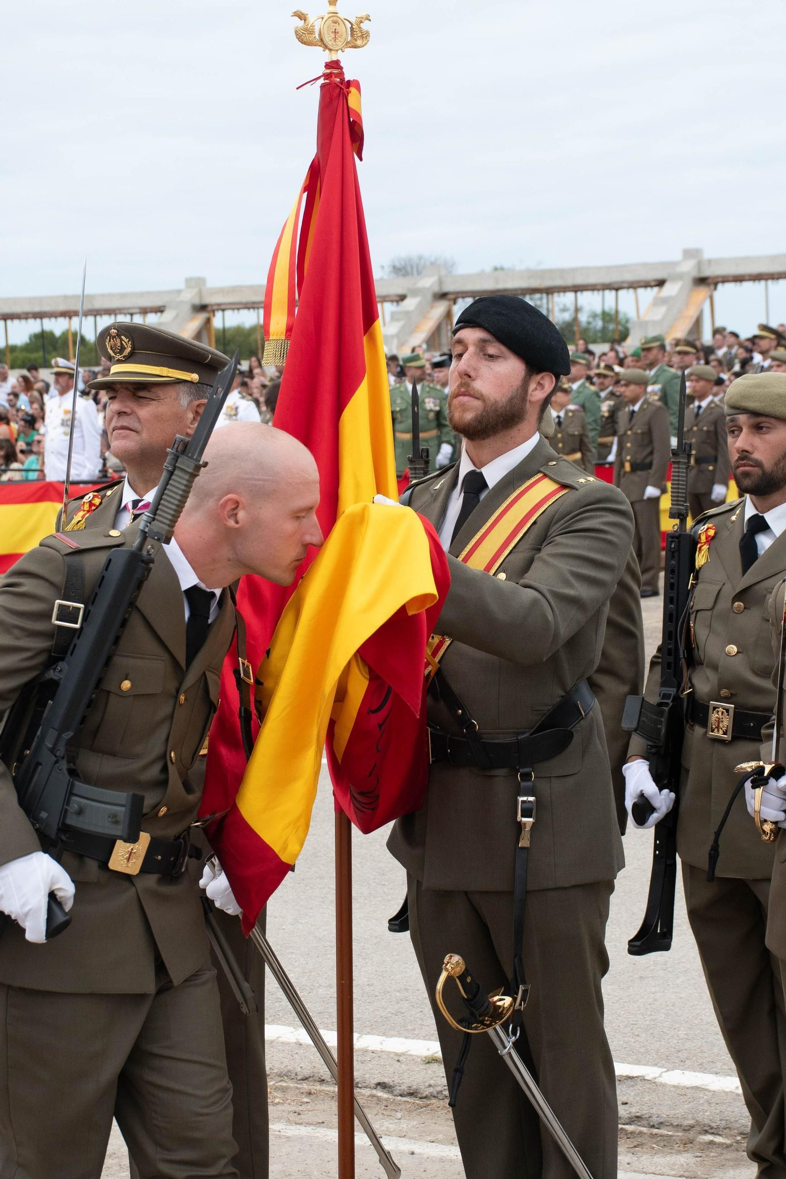 Imágenes de la jura de bandera del primer ciclo de 2025 en el Centro de Formación de Tropa 2 de San Fernando