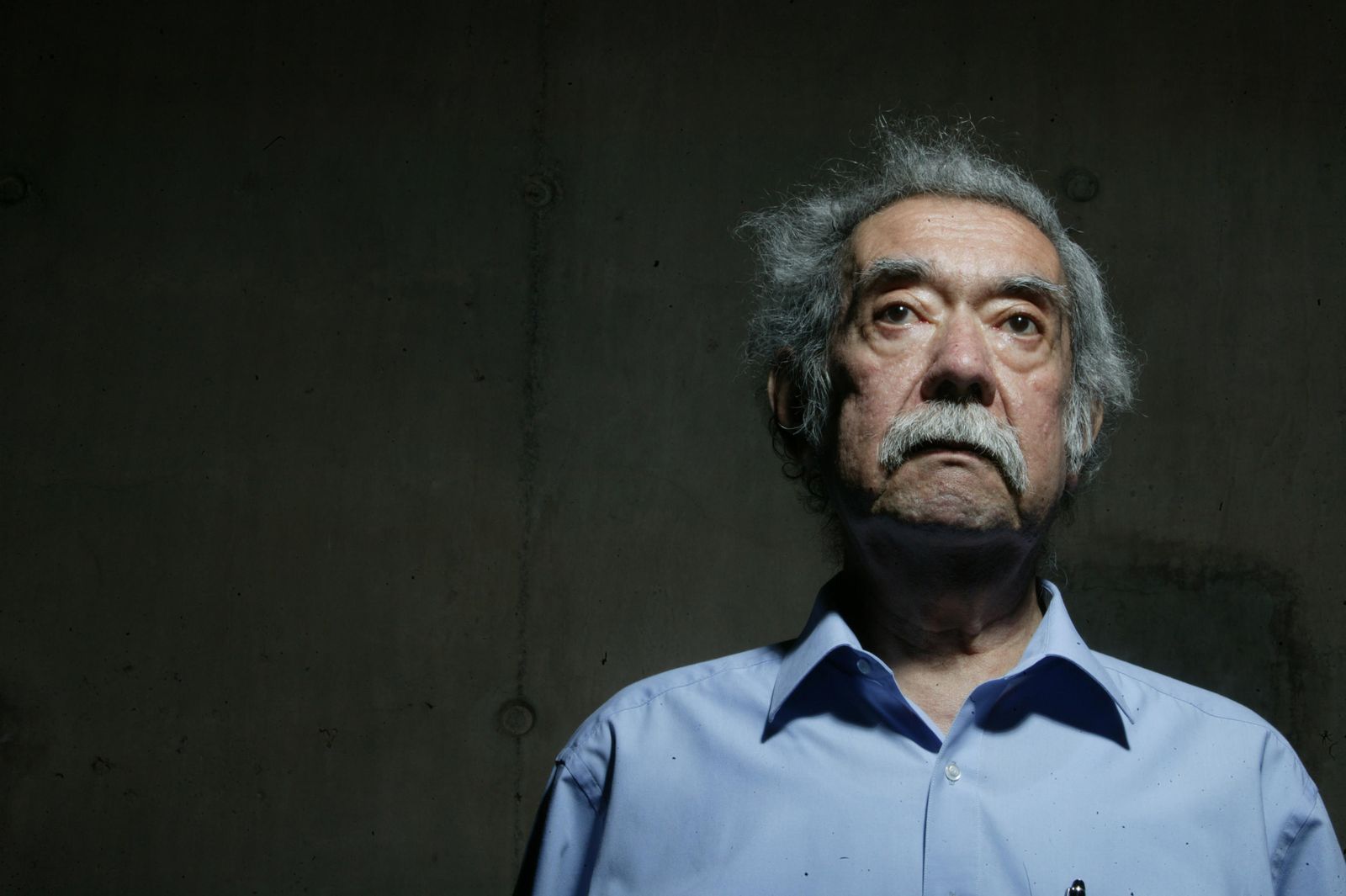 El director, teórico del cine y escritor chileno Raúl Ruiz (Puerto Montt, 1941-París, 2011).