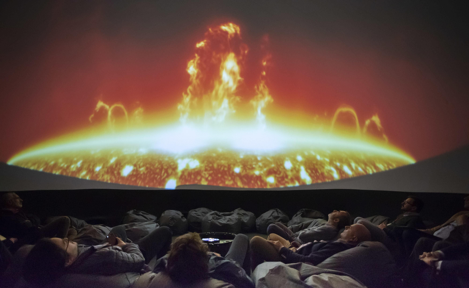 Video de archivo del planetario 360º en el Pabellón de la Navegación.