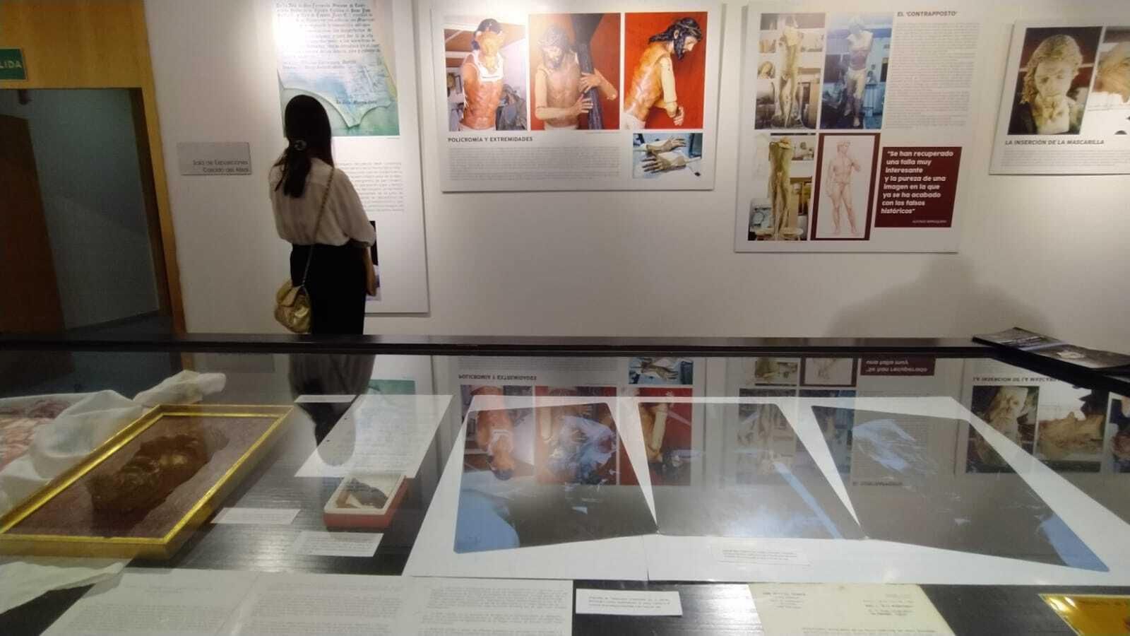 Un detalle del material expuesto en la muestra de Misericordia.