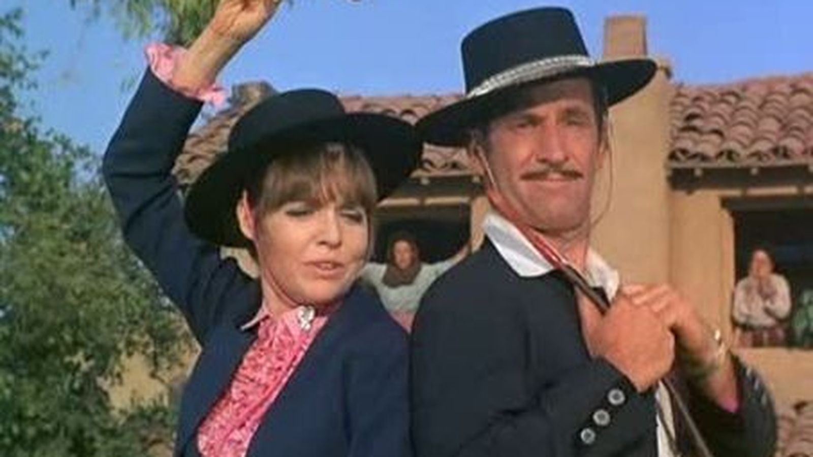 99 y 86 de flamencos para salvar al líder demócrata de San Saludos