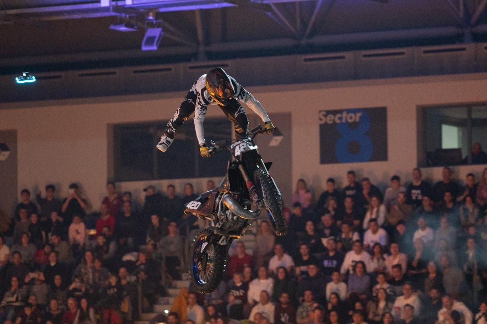En imágenes: el Soloflow Freestyle enamora en Jaén con acrobacias y espectáculo en estado puro