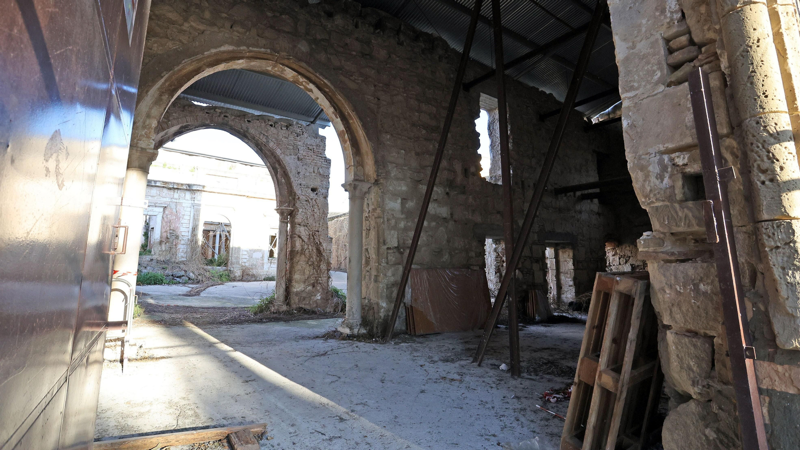 Primer día de la rehabilitación del Palacio Riquelme de Jerez