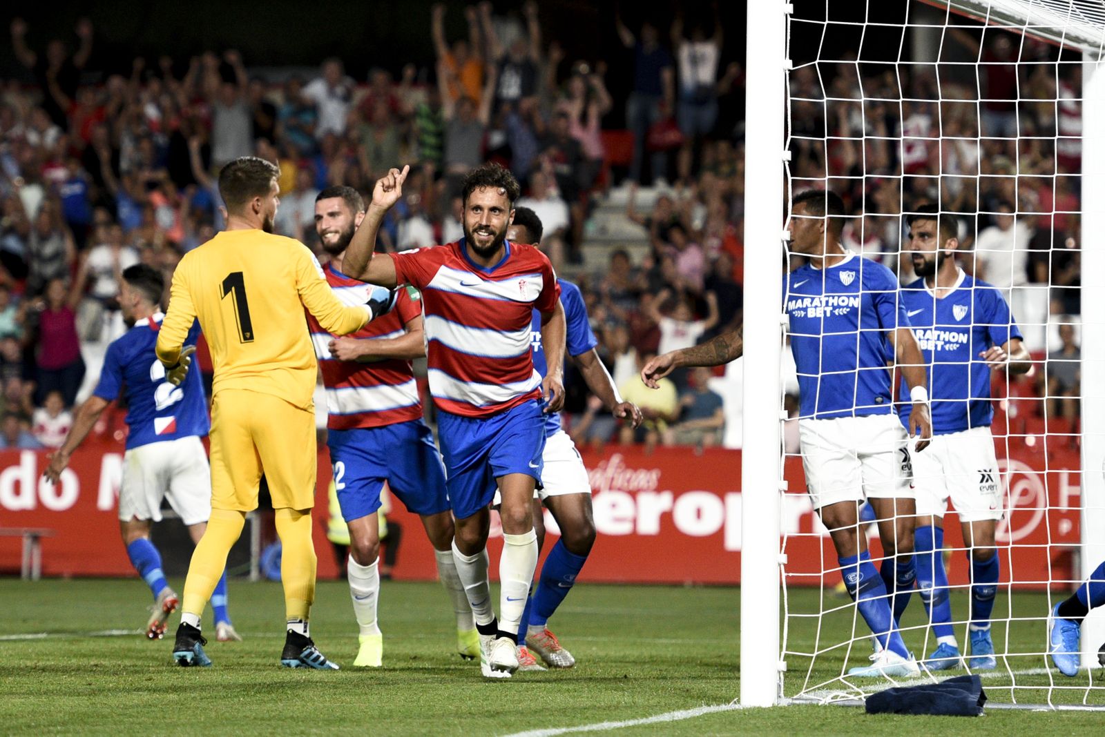 El central gaditano es uno de los capitanes del Granada CF.