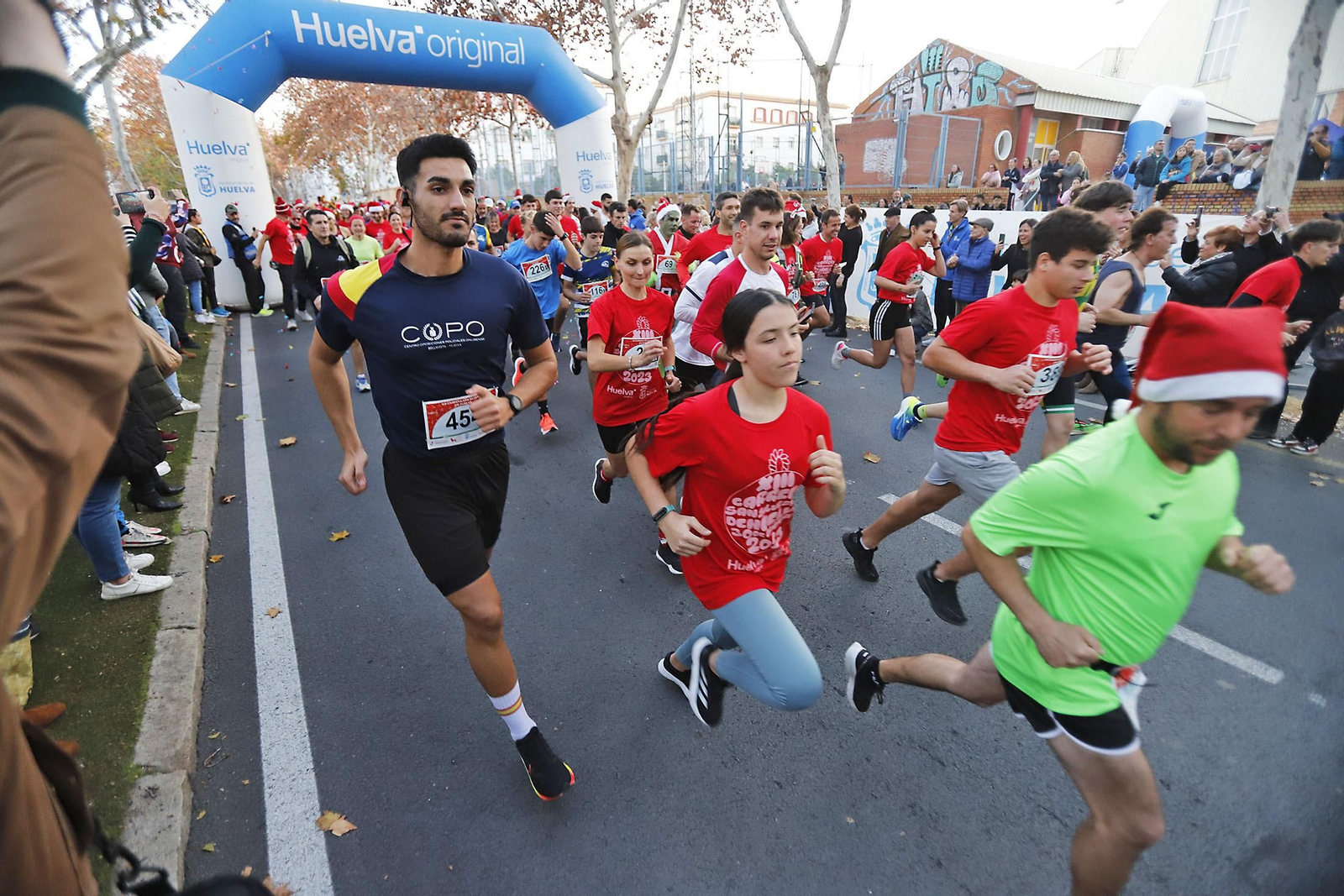 Imágenes de la XIII carrera de San Silvestre en Huelva