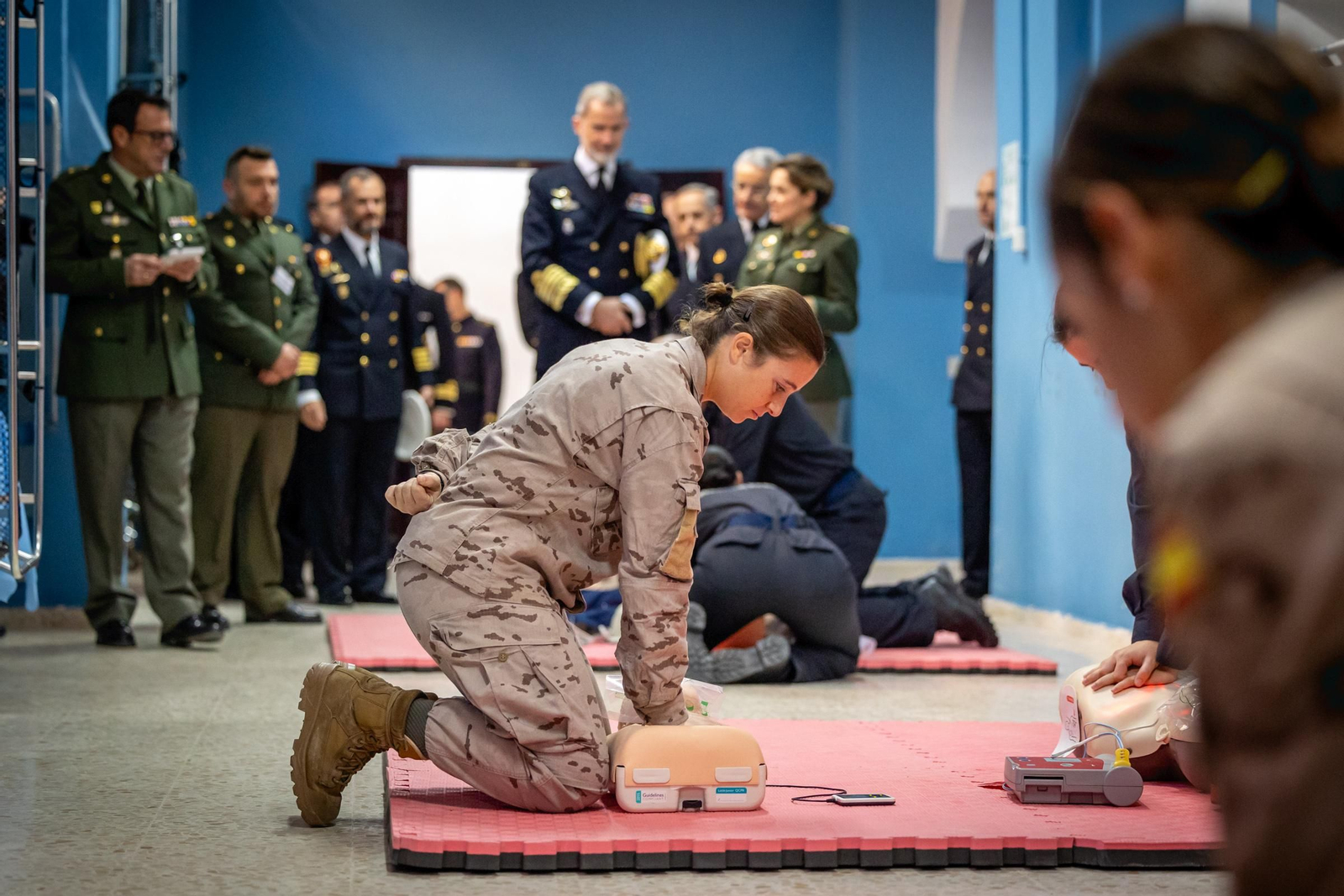 Las imágenes de la visita del Rey Felipe VI a la Escuela de Suboficiales de la Armada en San Fernando