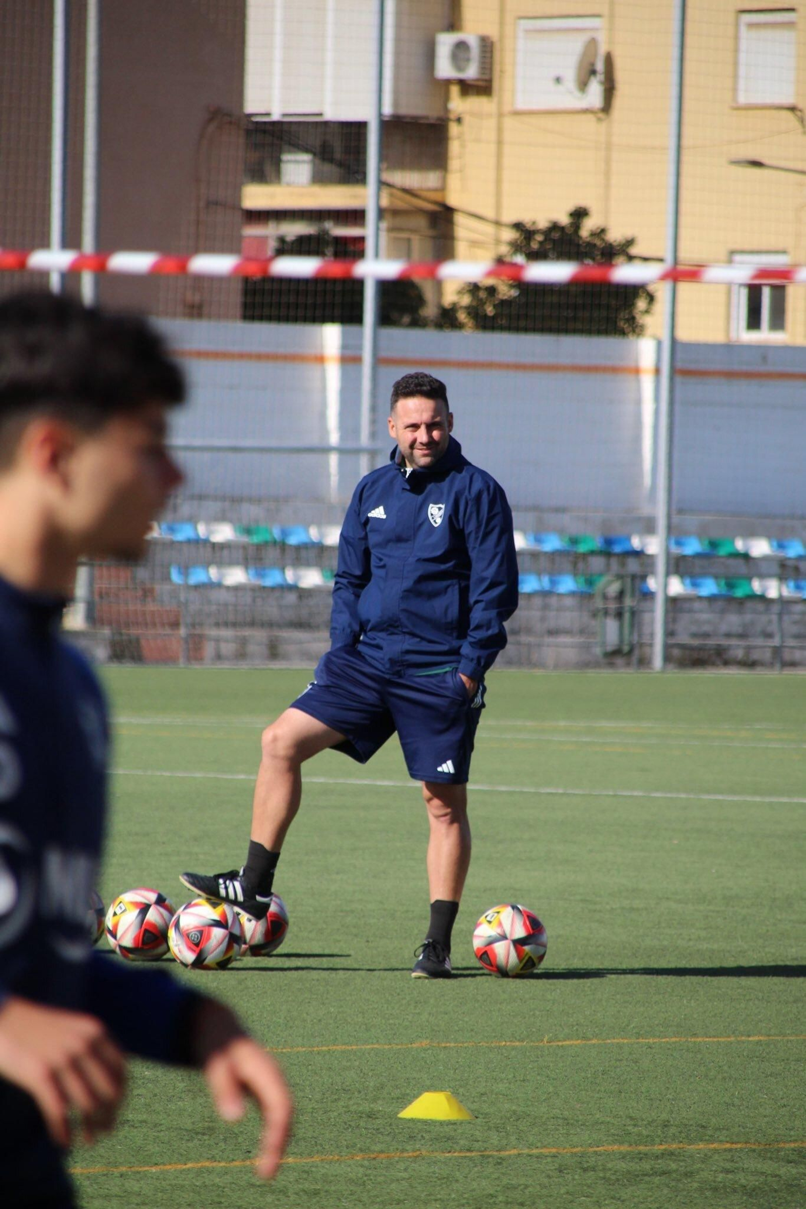 Pedro Bolaños entrenando al Linares Deportivo