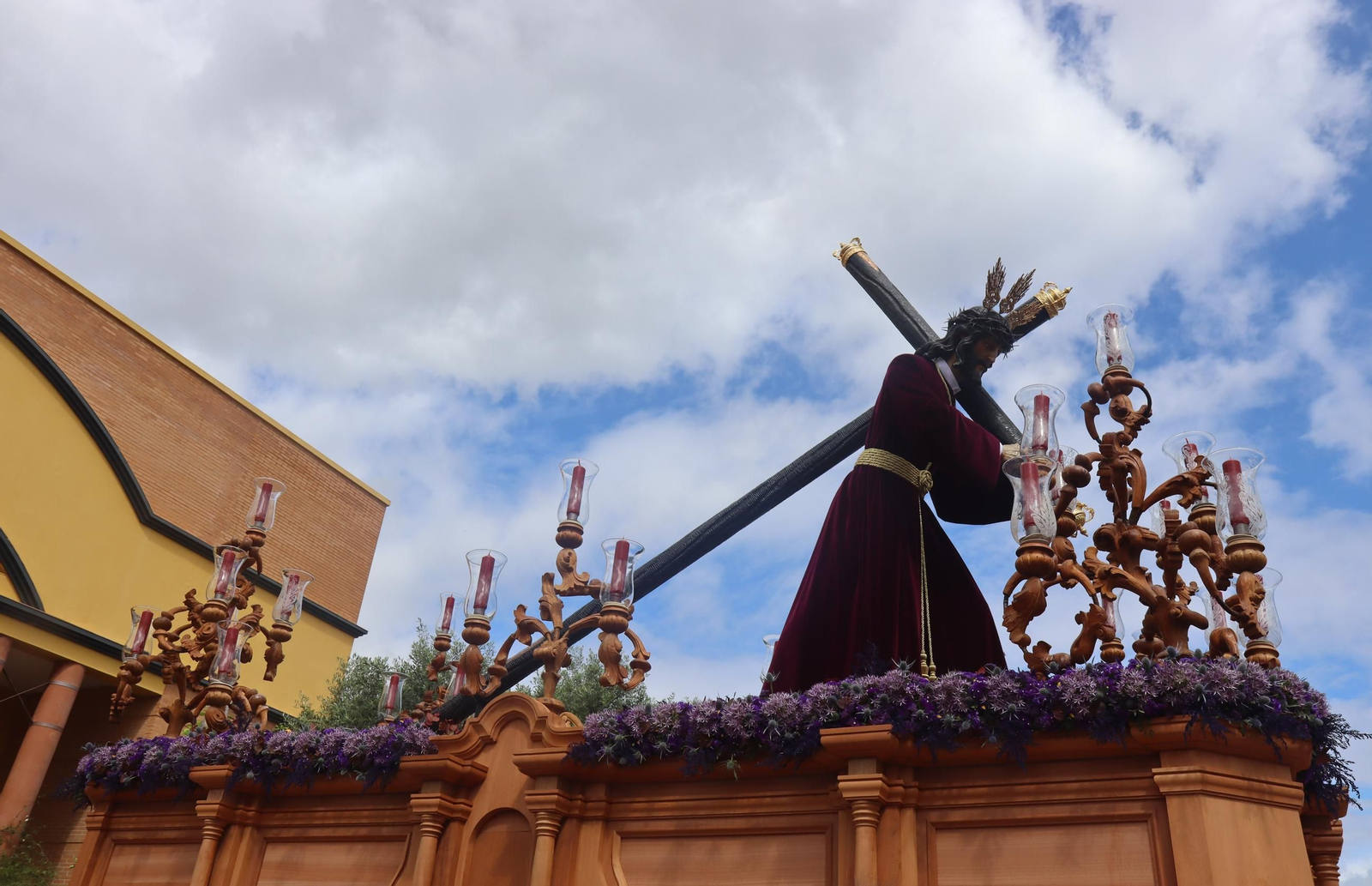 La Hermandad de Padre Pío en la Semana Santa de Sevilla 2025