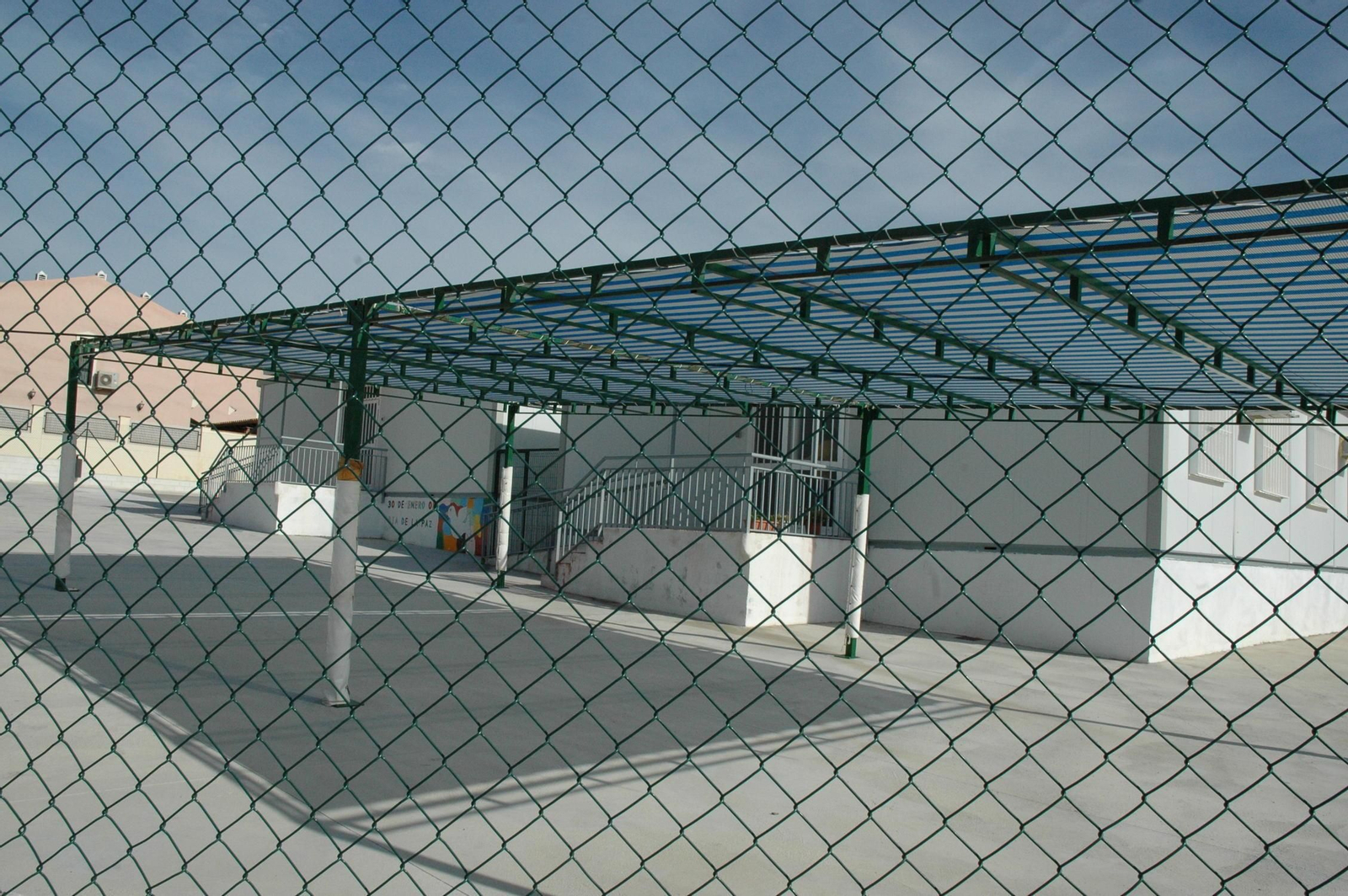 La Junta prepara la instalación de uno de estos módulos prefabricados en el CEIP Europa de la capital.