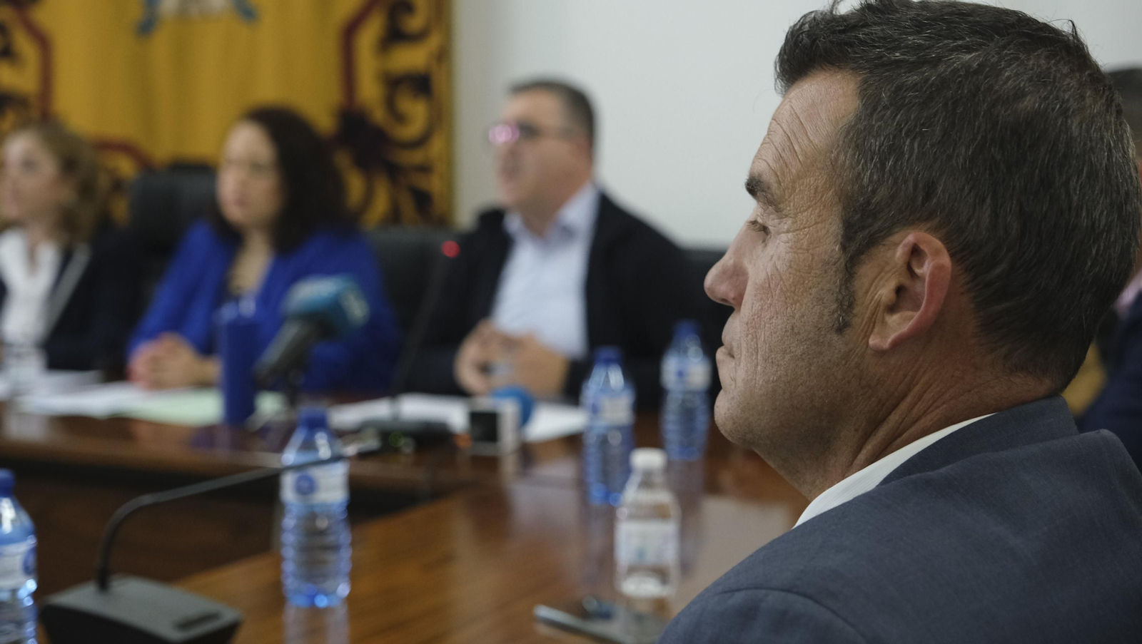 Las imágenes de la moción de censura en el Ayuntamiento de Carboneras