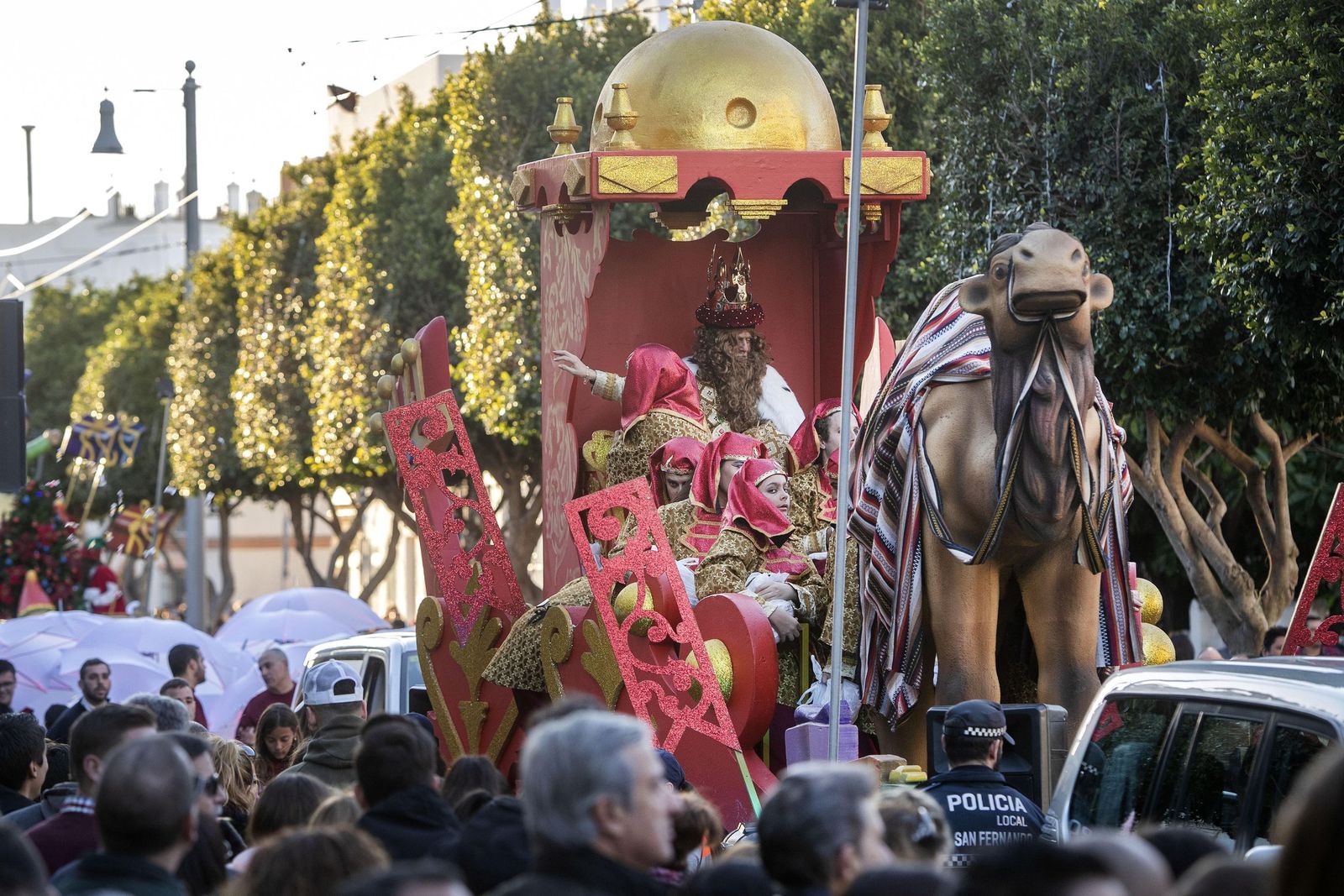 Carroza de Gaspar (Juan Antonio Lobato) en la Cabalgata de Reyes de 2019 en San Fernando