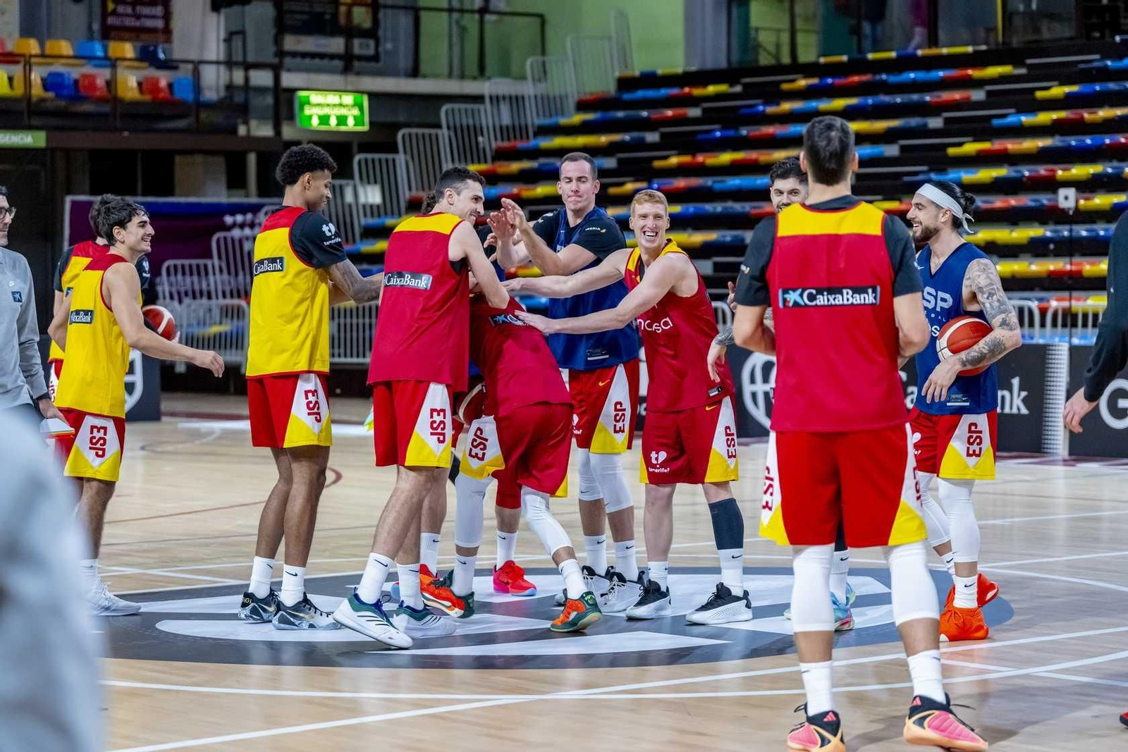Alberto Díaz, Francis Alonso y Paco Aurioles, en la primera España de Chus Mateo