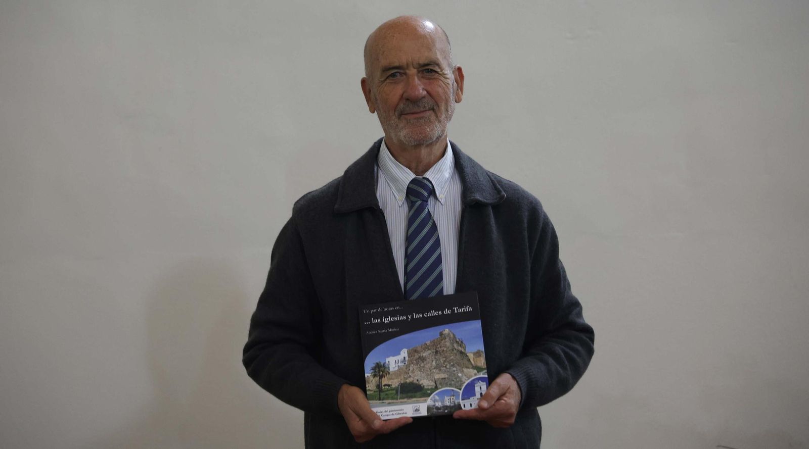 Fotos de la presentación de la guía de patrimonio de Tarifa de Andrés Sarria