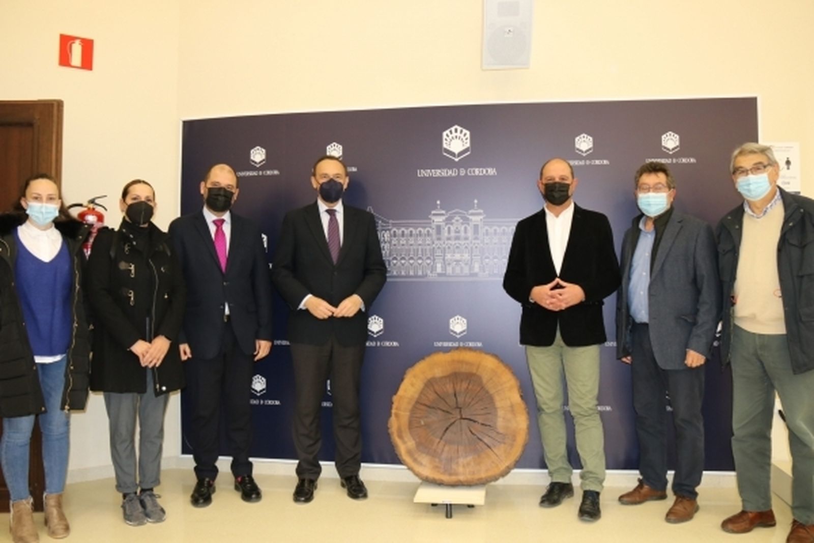 Acto de entrega de la sección del Mesto de Rozas en el Rectorado de la Universidad de Córdoba.