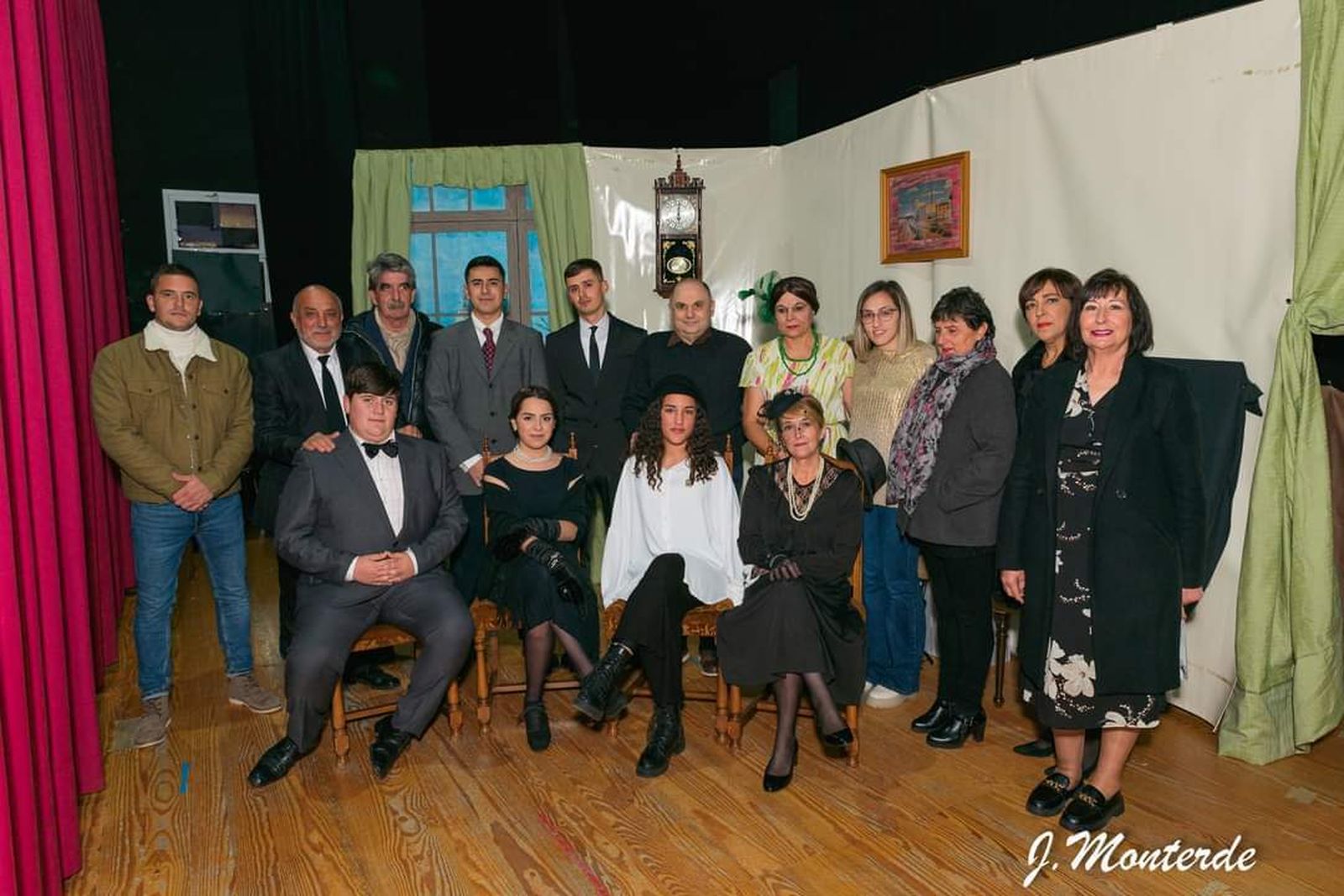 El grupo de teatro Cantalamisa durante el estreno de la obra 'Don Armando Gresca' en Tharsis