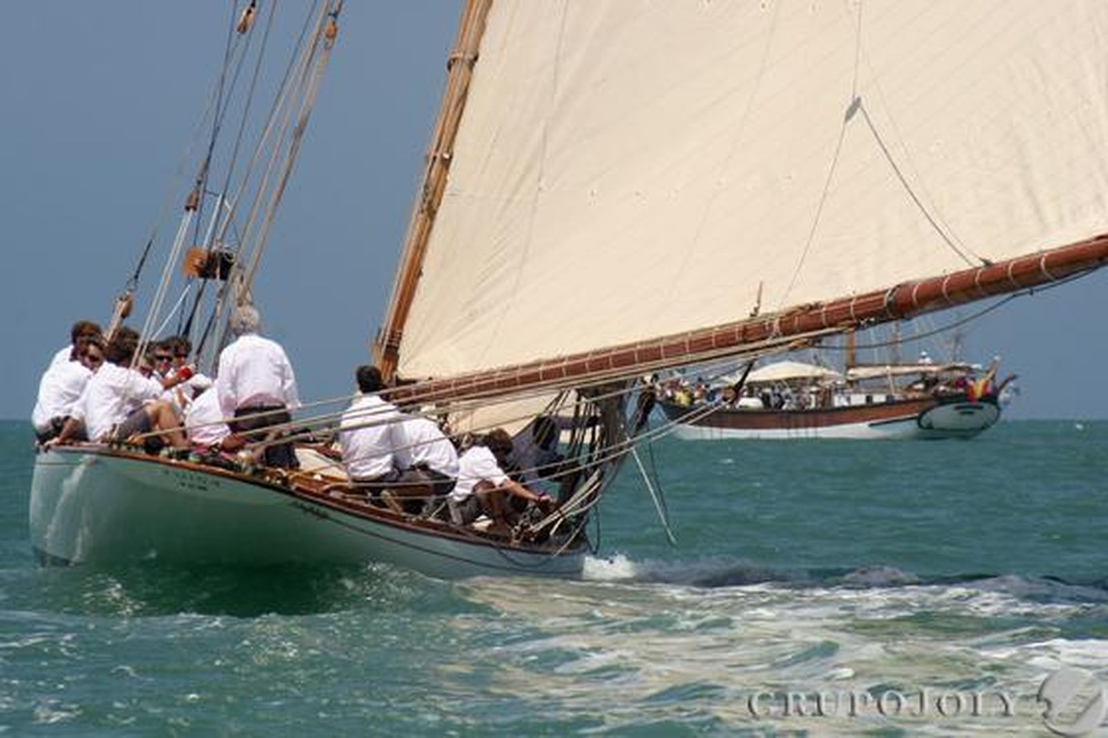 El velero Tuiga, con otra de las bonitas embacaciones al fondo

Foto: J.D. Corzo