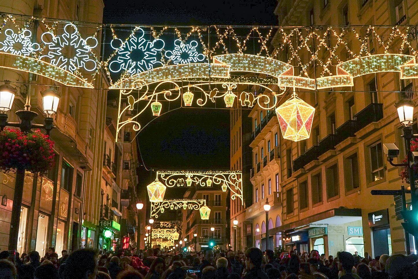Fotos: así son las nuevas luces de Navidad de Granada