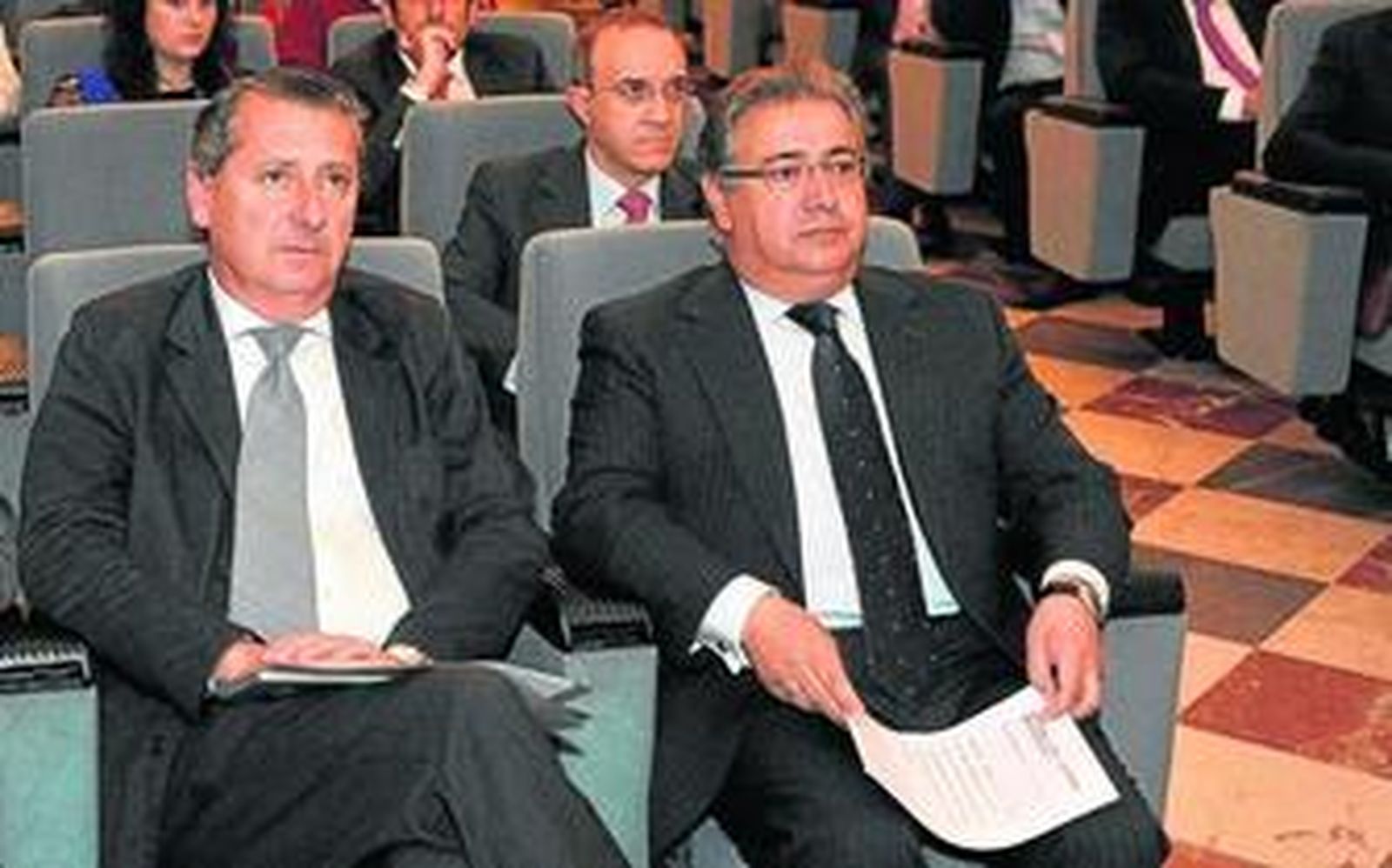 El alcalde, Juan Ignacio Zoido, con el consejero delegado de Emasesa, Jesús Maza.