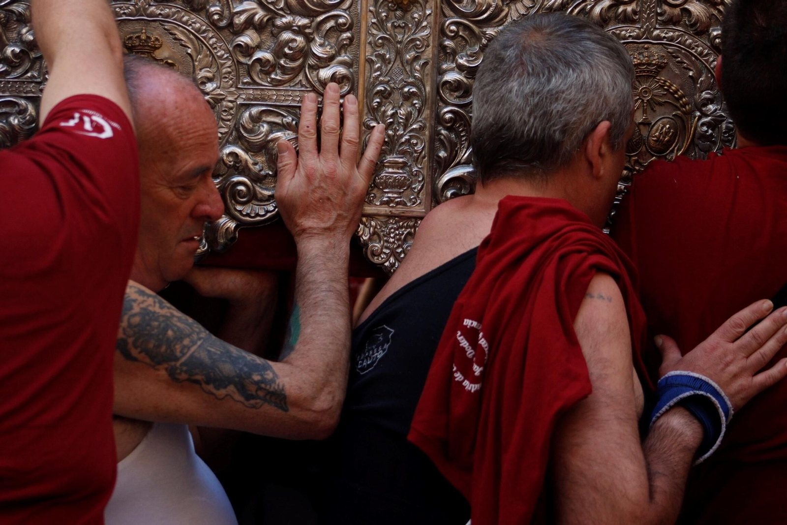 Las imágenes de la primera procesión del Nazareno de la Obediencia en Cádiz