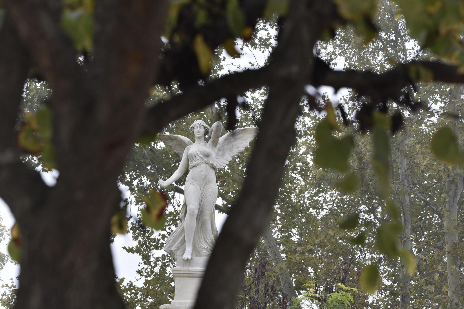 Una de las victorias aladas de la Plaza de América.