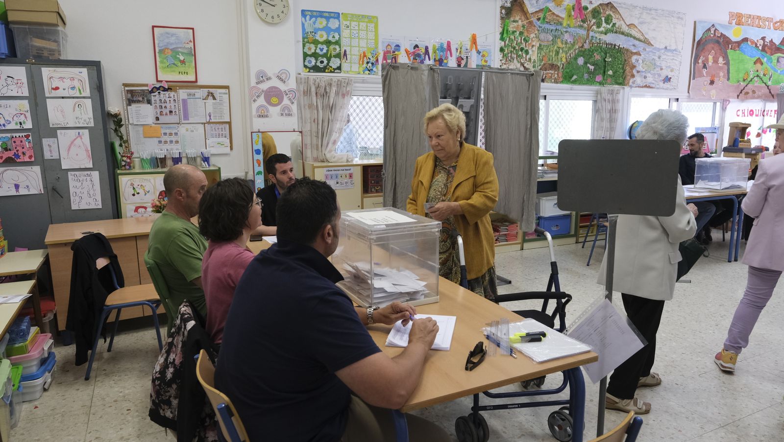 Imágenes de las votaciones en las Elecciones Municipales 2023, en Almería capital