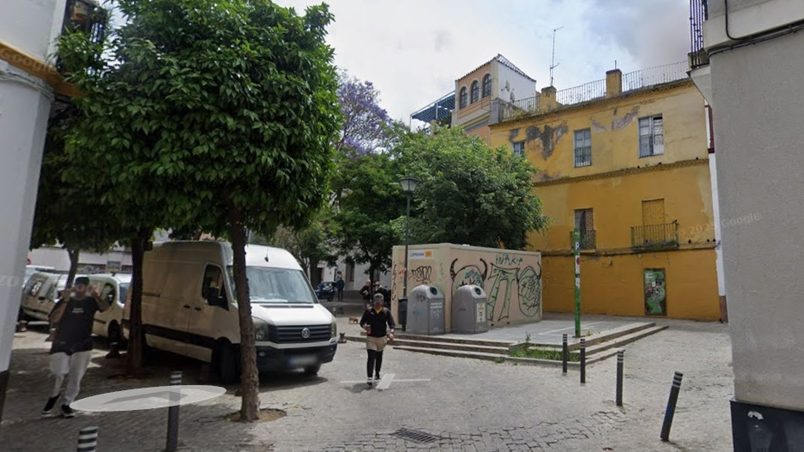 La plaza Almirante Espinosa, situada detrás de las calles San Luis y Feria.