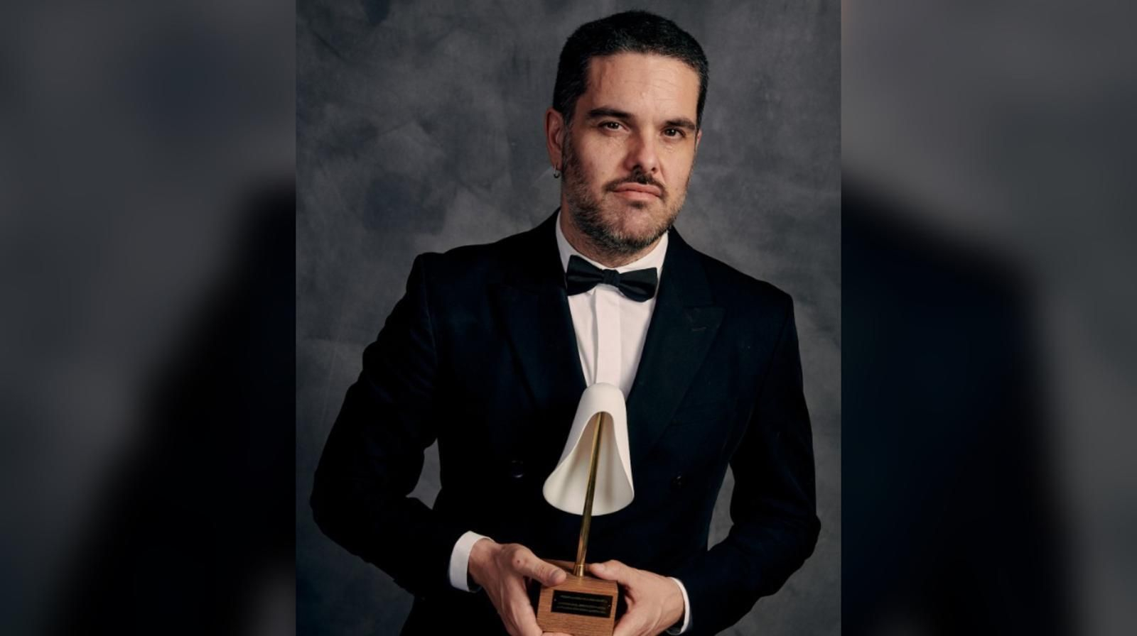 El modista jiennense Leandro Cano gana con el premio.