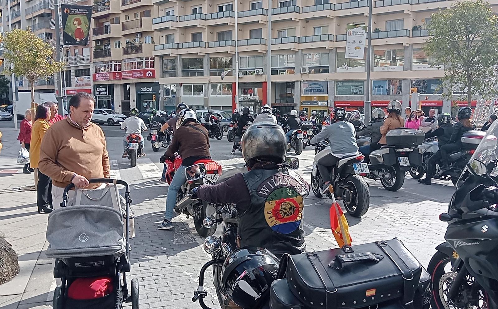 Imágenes de la concentración motera en memoria de Hugo Millán por las calles de Huelva