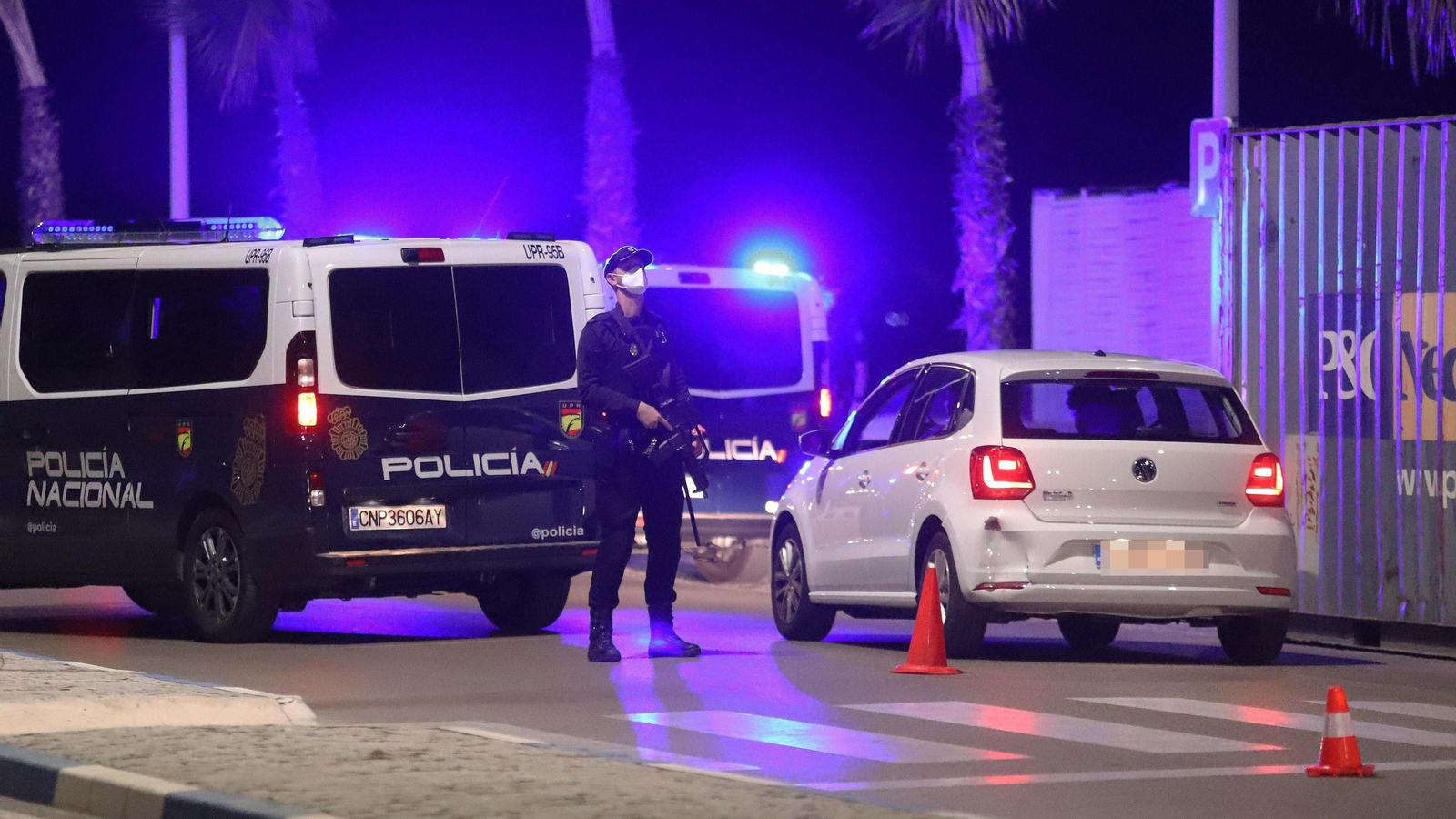 Fotos de una noche de patrulla con la Policía Nacional en La Línea