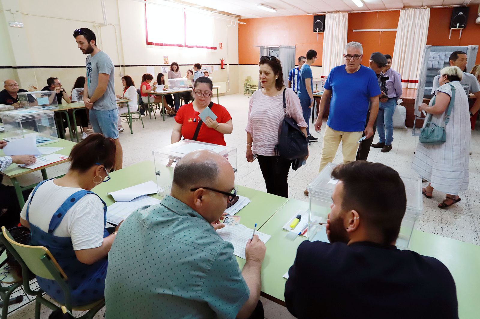 Un colegio electoral de Huelva en las elecciones municipales de 2019.
