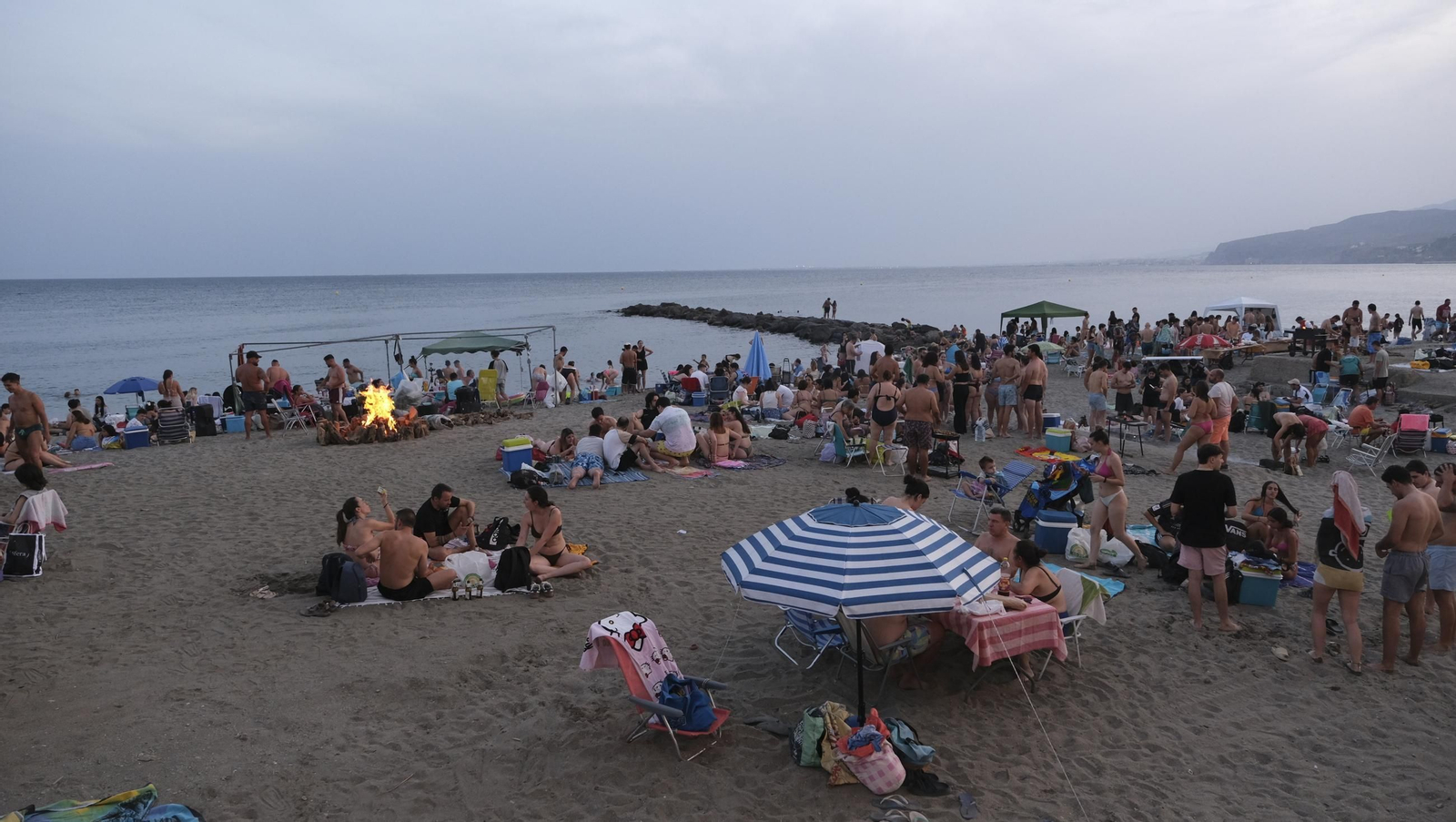 La Noche de San Juan en Almería, en imágenes