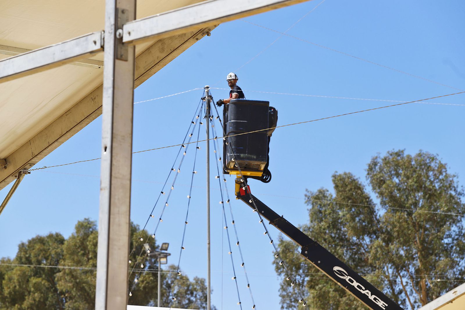 Visita al recinto ferial para supervisar los preparativos de cara a la celebración de las Fiestas Colombinas 2023