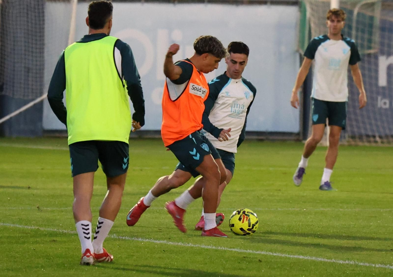 Sergio Pellicer sigue con fuerza al frente del Málaga CF