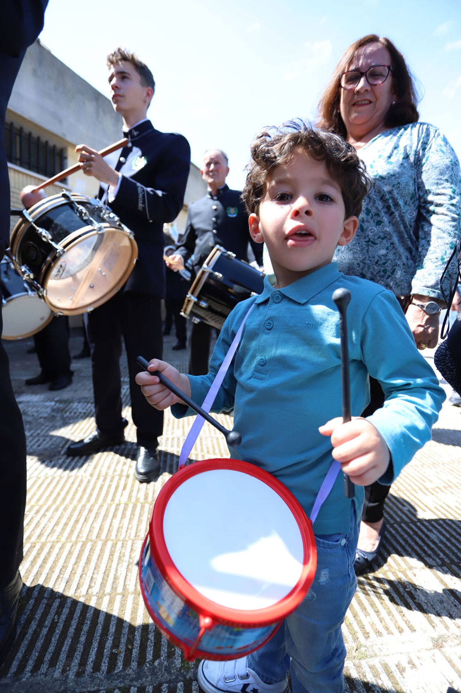 Imágenes del recorrido de la Hermandad del Cristo Cautivo de Huelva