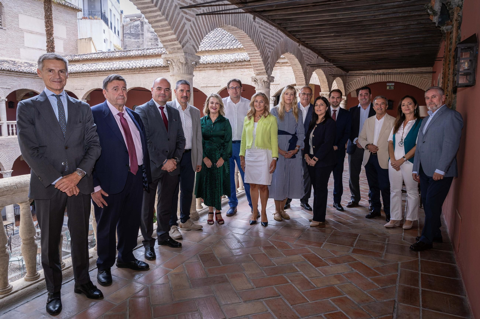 Foto de familia de los asistentes a la jornada ‘Ciberseguridad para tu empresa: El conocimiento como mejor defensa’, organizada por BBVA y Grupo Joly.